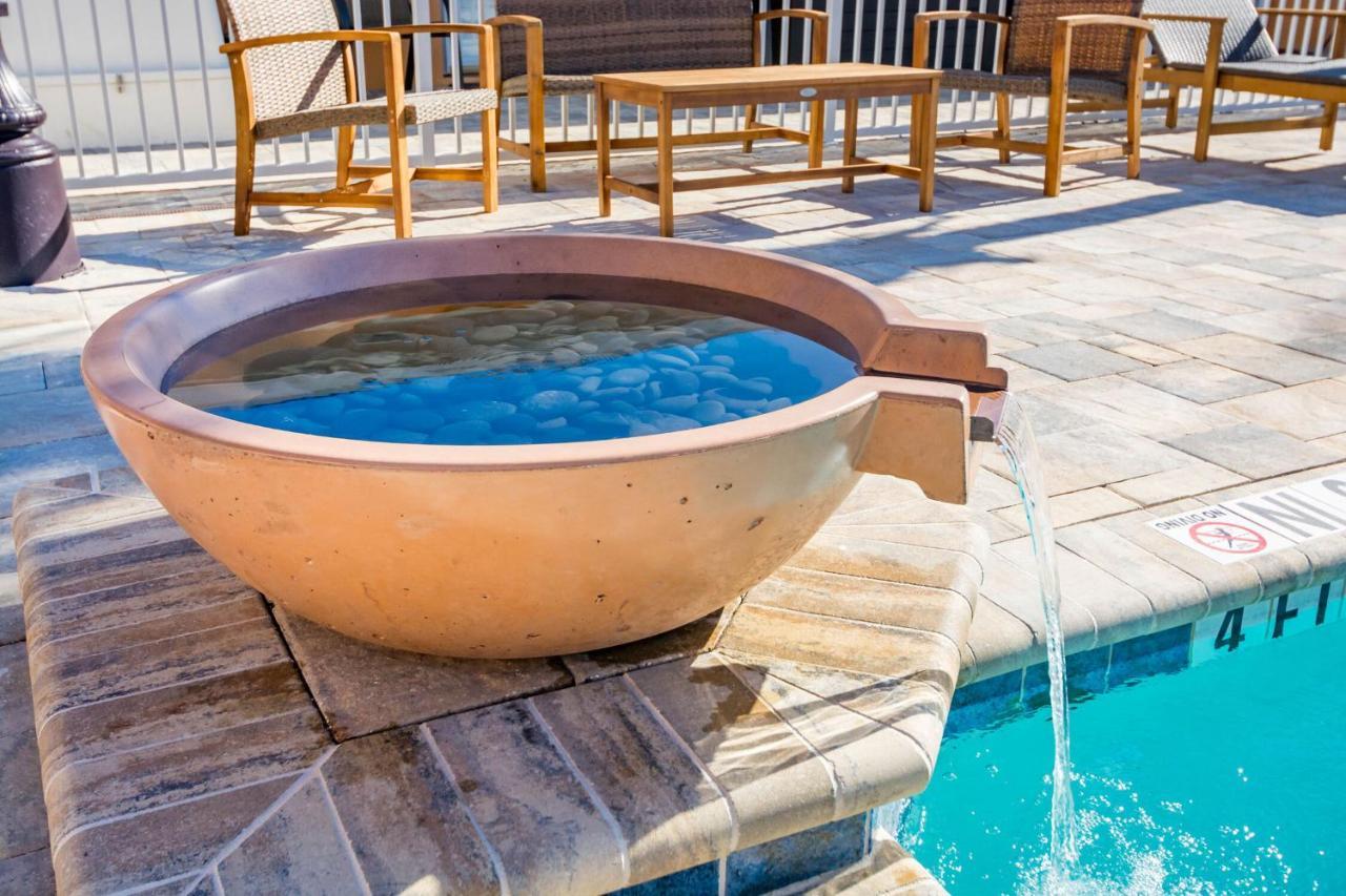 Upham Beach Inn Сант Пит Бич Экстерьер фото