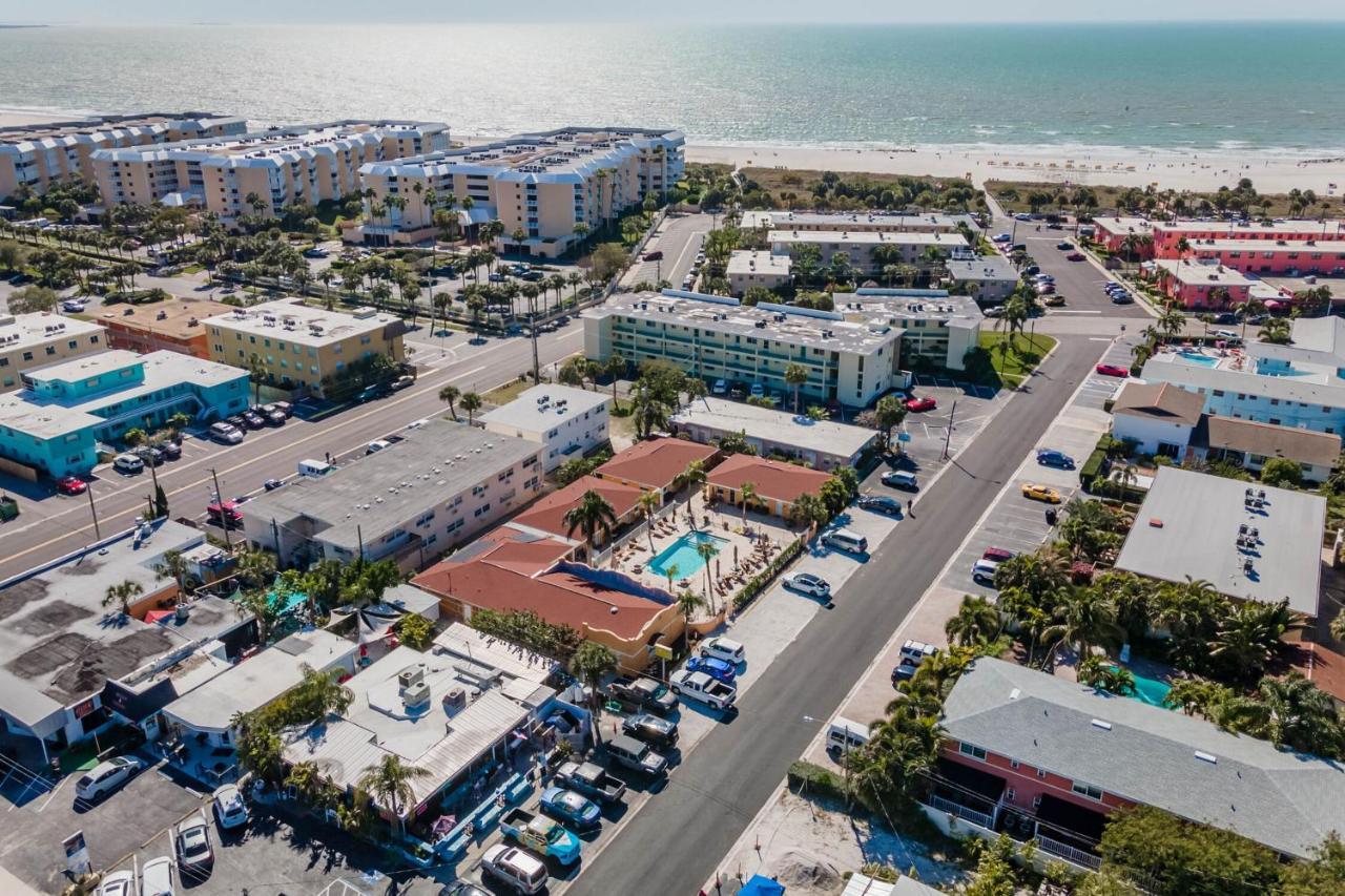 Upham Beach Inn Сант Пит Бич Экстерьер фото